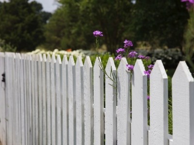 Comment installer une palissade en bois ?