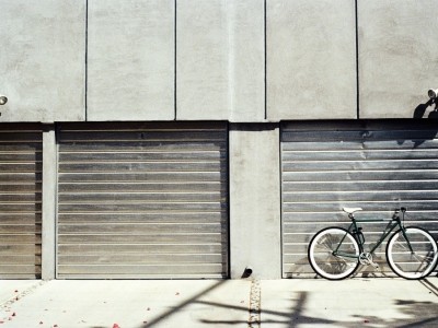 Combien mesure une porte de garage ?