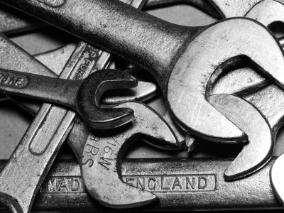 Comment entretenir une porte de garage électrique ?