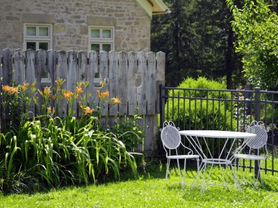 Comment Se Cacher des Voisins : 5 Solutions Infaillibles