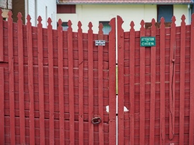 Comment décaper un portail en fer ?